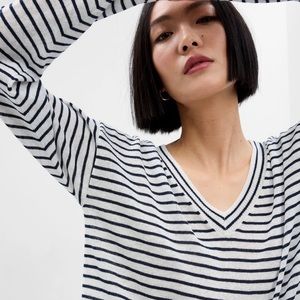 GAP linen blend V Neck Sweater new no tags